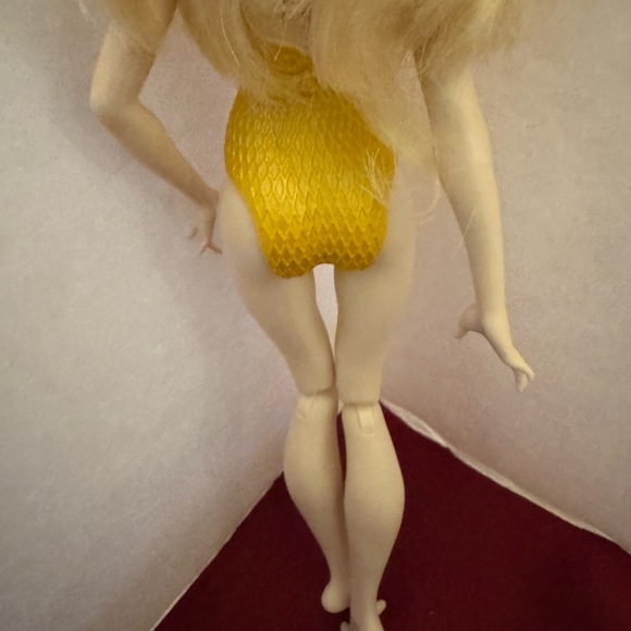 Ever After High Mattel Doll Apple White Doll  in Gold Bathing Suit 2012 Mattel - Picture 9 of 13